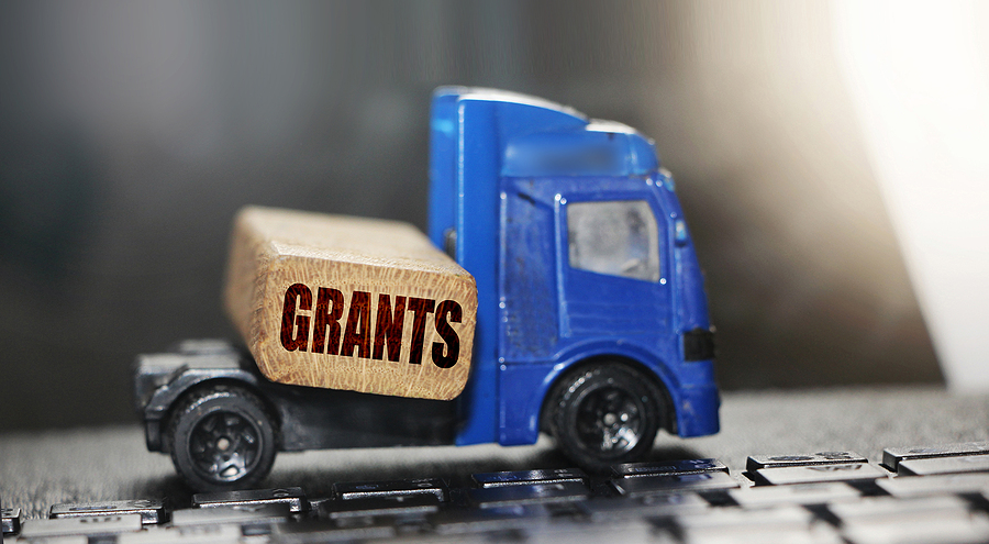 Using Grants and Scholarships to Pay for Truck Driving School